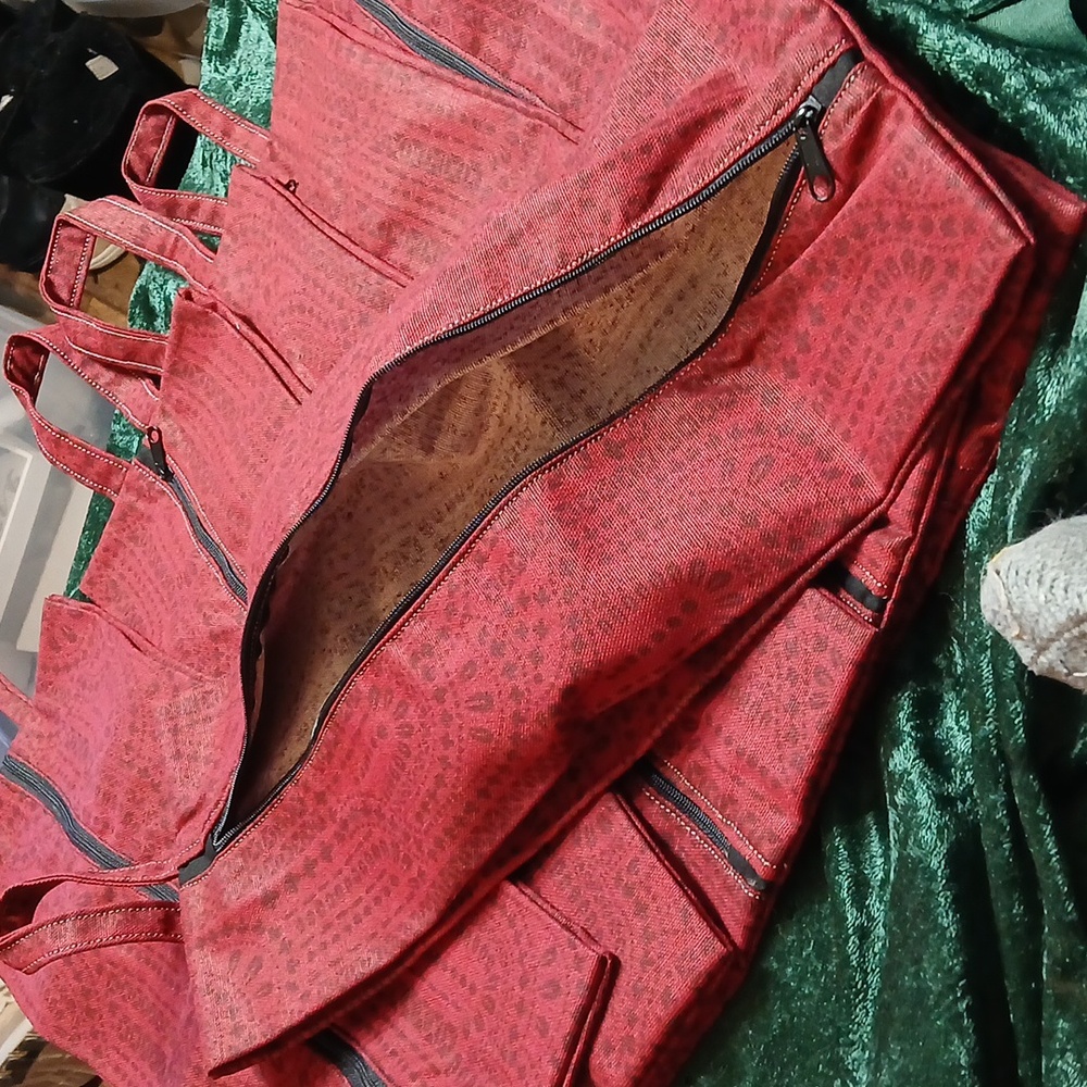 Accordion Style Shoe Carrier. Bag can carry a bottle of wine, or 2 ltr.